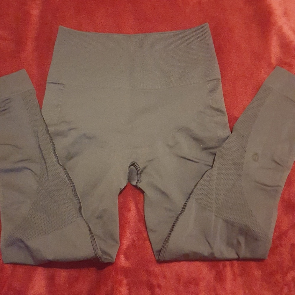 Lululemon zone in crop